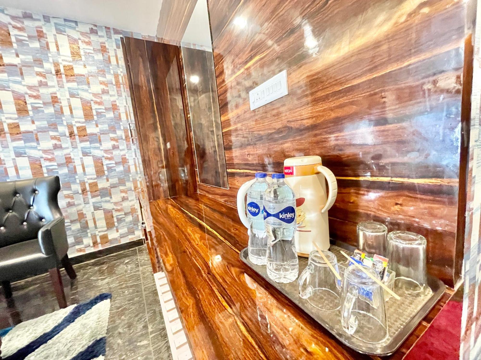 Hotel V-I Near Sea , Puri Private-Park -Gym-Spa Fully-Airconditioned-Hotel Lift-And-Parking-Facilities Breakfast-Included Экстерьер фото